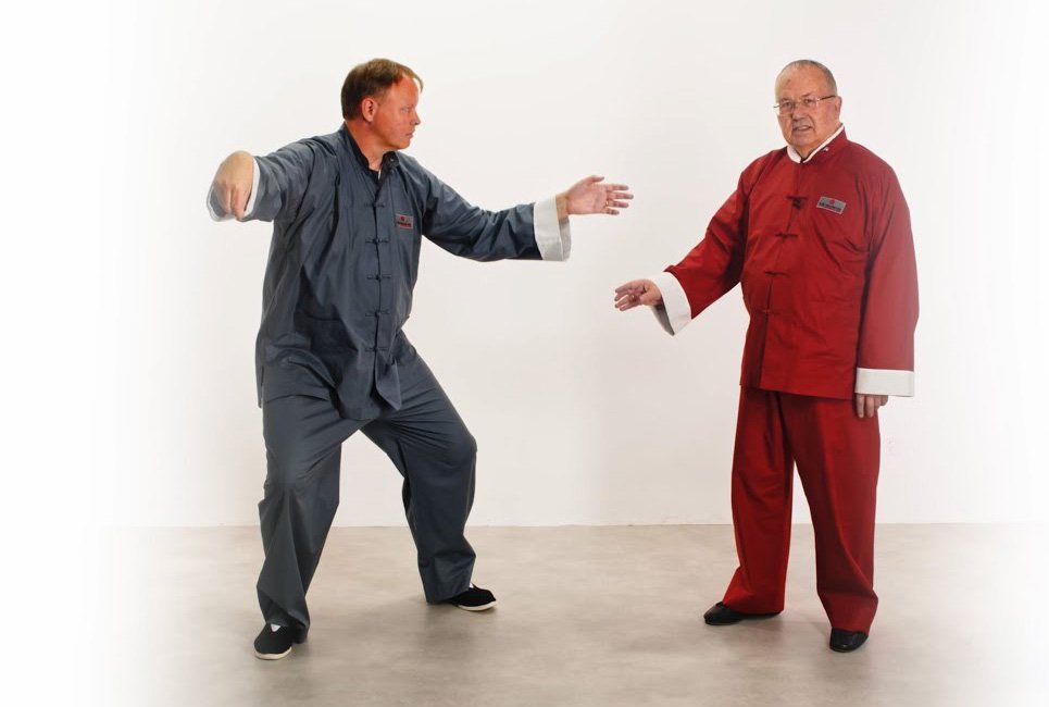 Frieder Anders bei einer Partnerübung im Tai-Chi